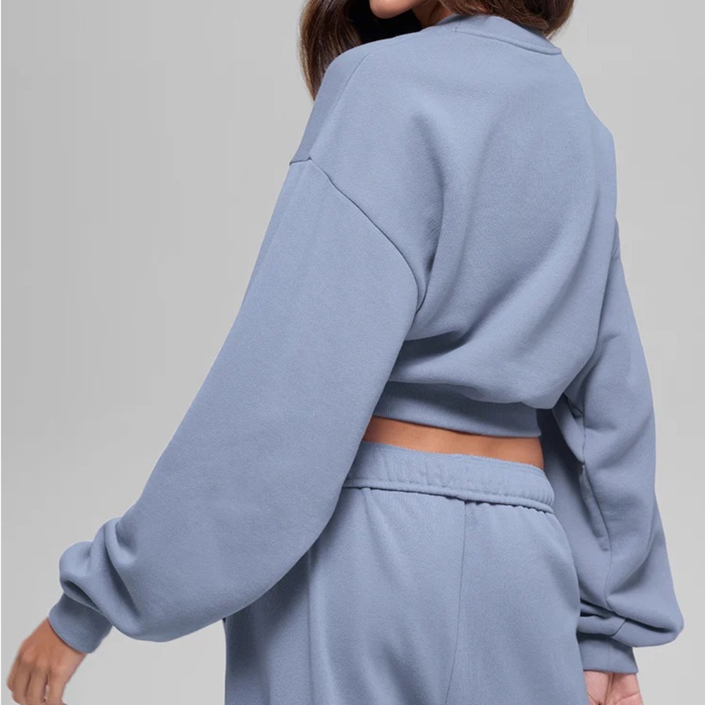 Alo Cropped Accolade Crewneck - Picture 2 of 6